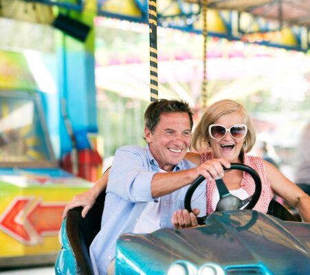 UCM-news-couple-foire-forain-auto-scooter-manège (1)